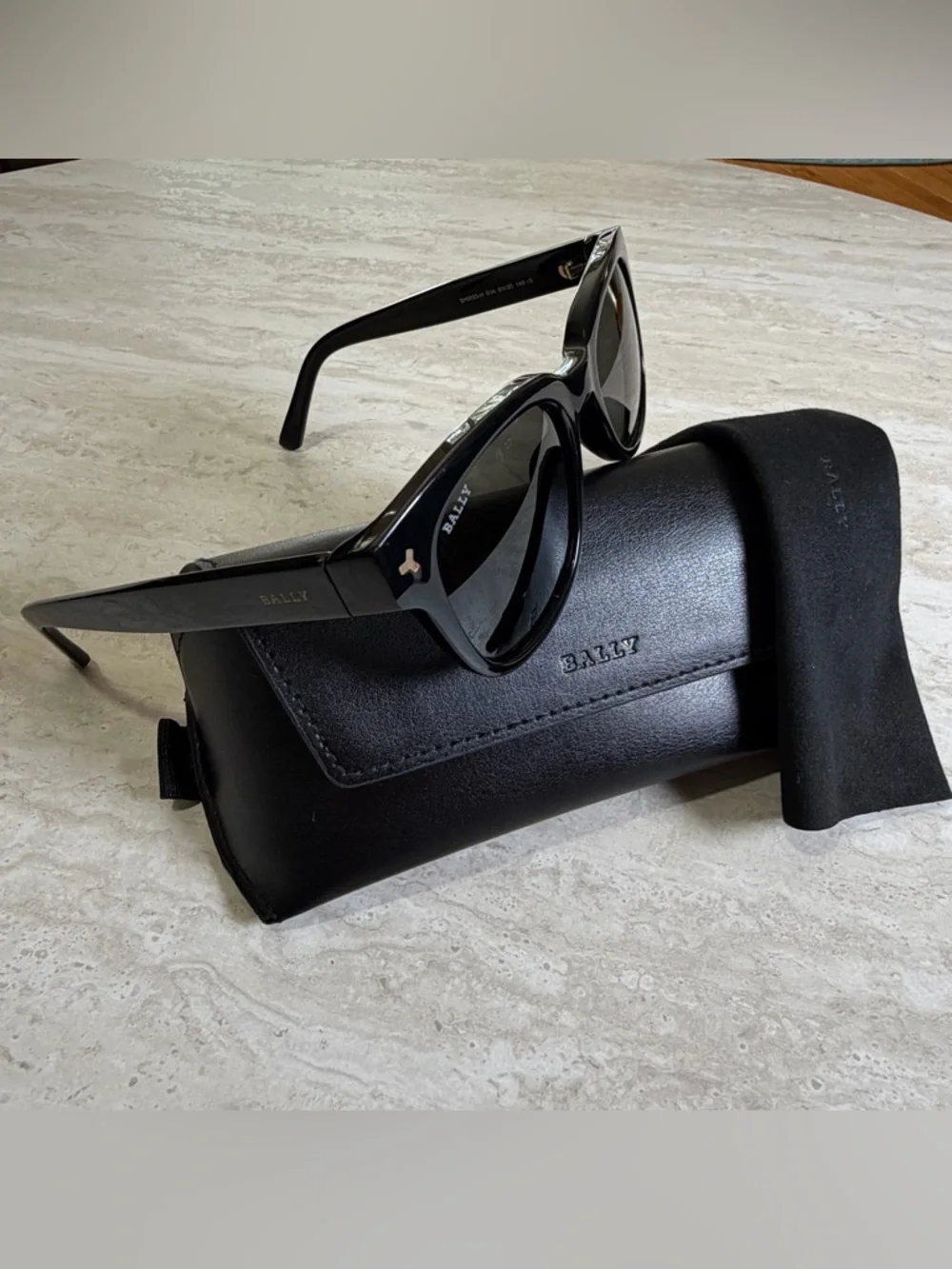 BALLY BY0033-H Unisex Black Sunglasses *MINT - Picture 1 of 13